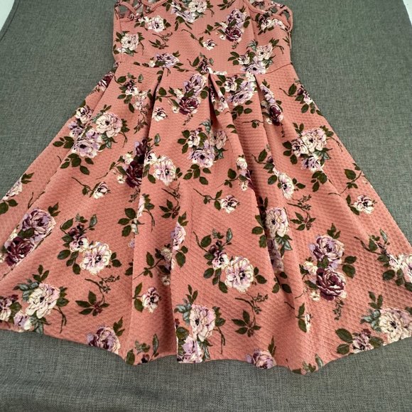 Rewind Floral Skater Dress Medium Sleeveless Pleated Peachy Color Brand New - Picture 5 of 15